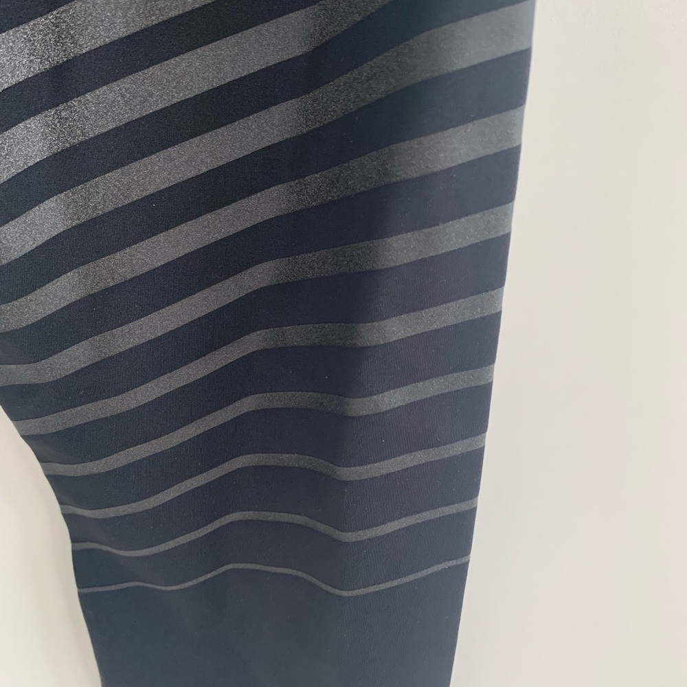 NWT Athleta Reflective Detail Sonar 7/8 Tight S - Picture 7 of 8